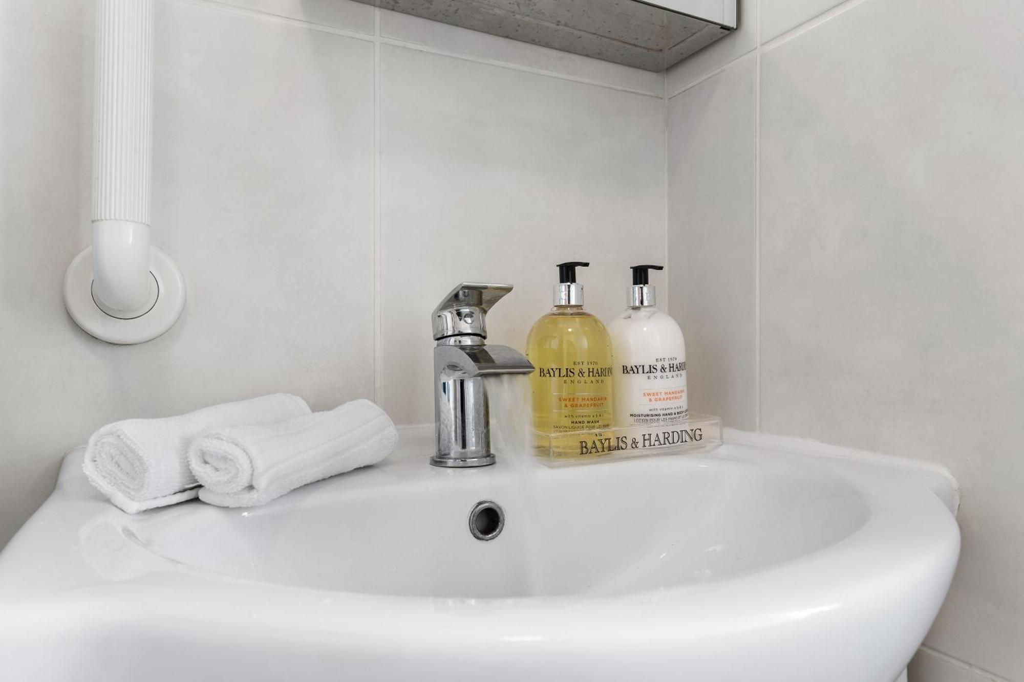 Clapham Serenity Garden Retreat With Free Parking London Exterior foto
